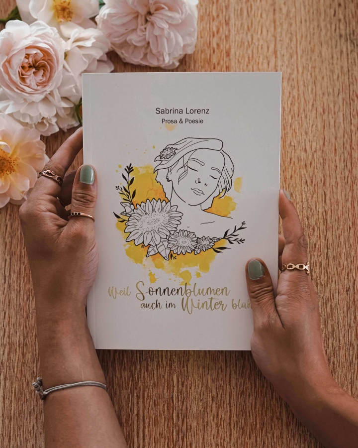 Buch mit Widmung: "Weil Sonnenblumen auch im Winter blühen"